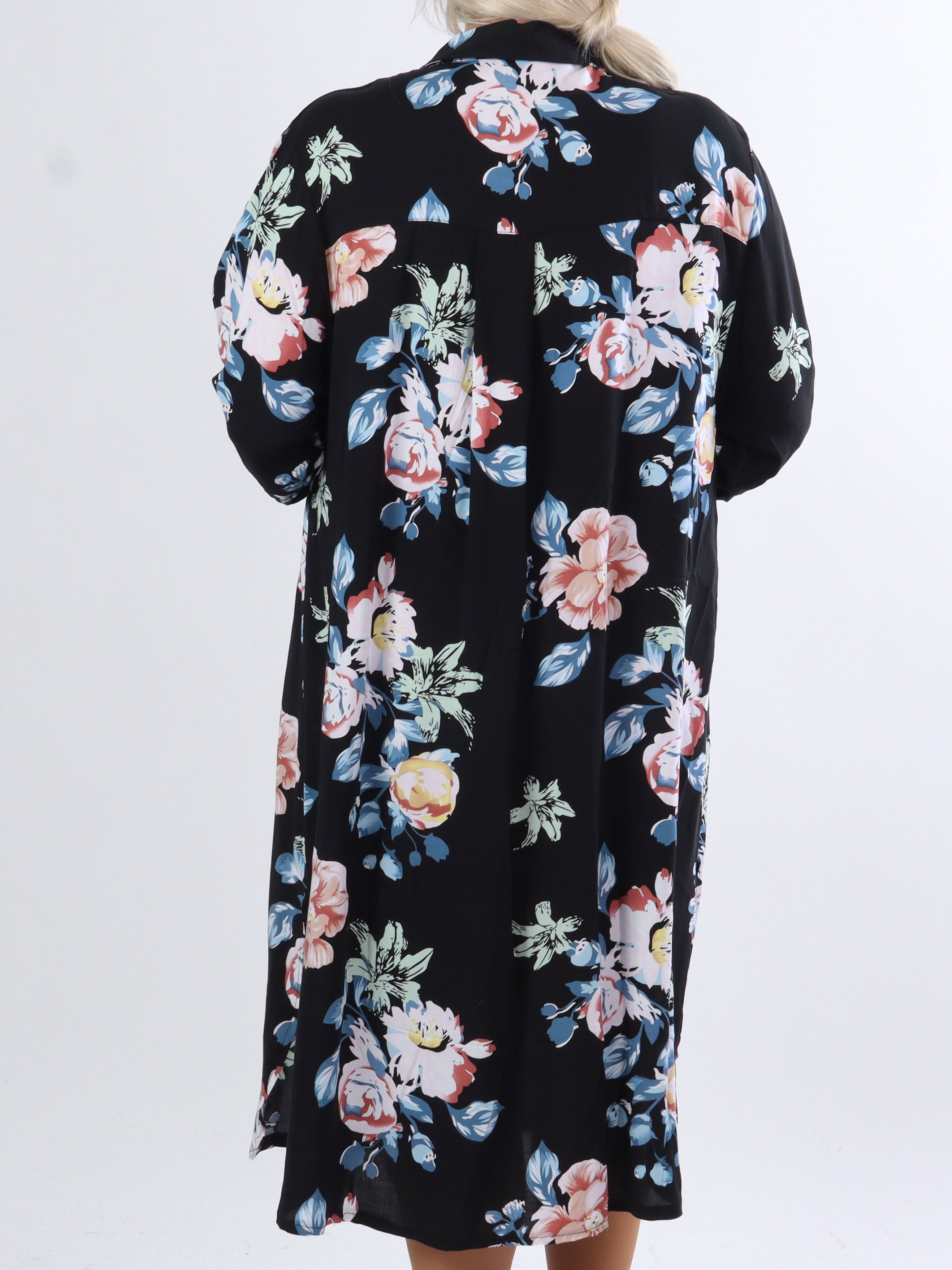 Maida - Sort plus size skjortekjole med blomster